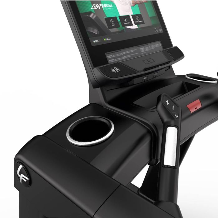 Life Fitness Integrity + Treadmill with SE4HD Console